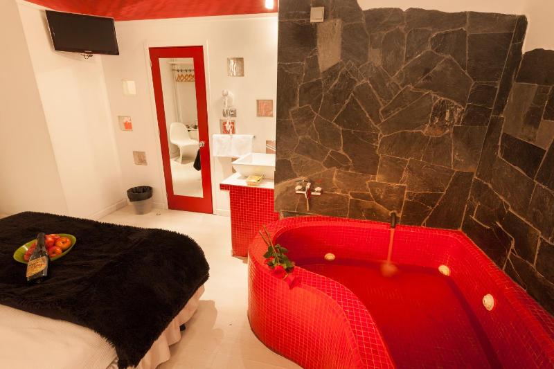 Double Room with Spa Bath image 3