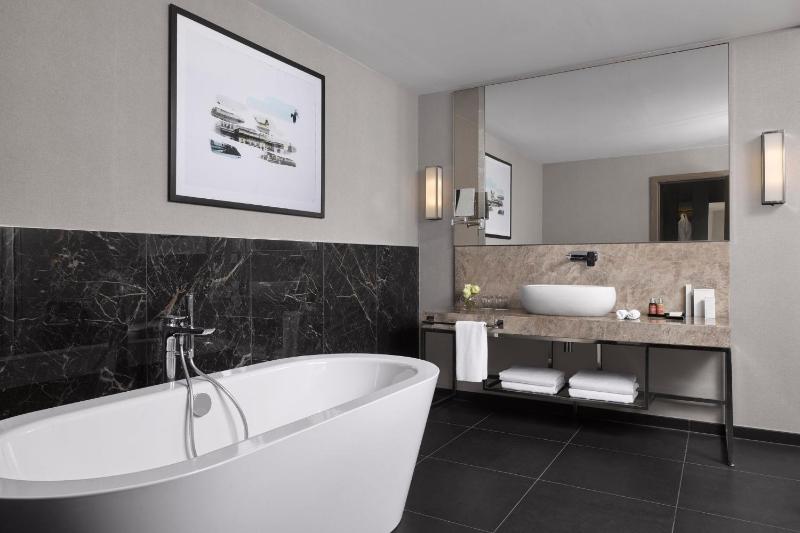 King Suite with Cathedral View and Terrace image 4