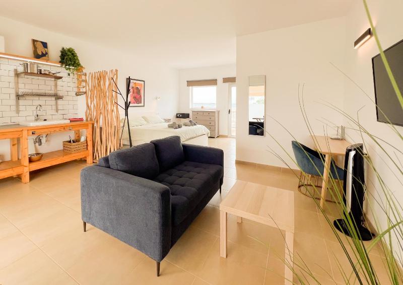 Studio with Sea View image 1
