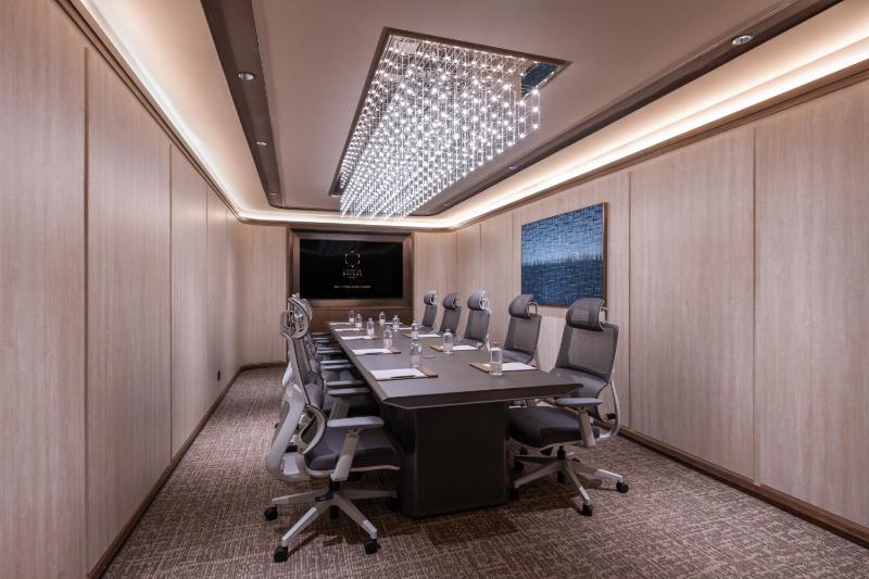 Crystal Hotel Qingdao Badaguan Scenic Area - image 17