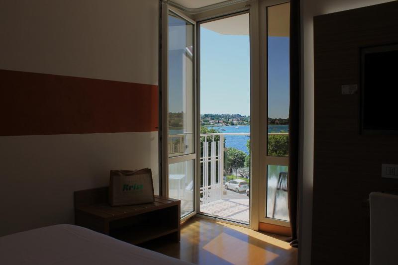 Superior Double Room with Partial Lake View image 1