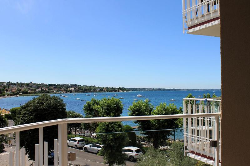 Superior Double Room with Partial Lake View image 4