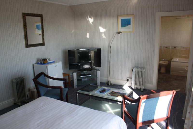 Double Room with Sea View image 3