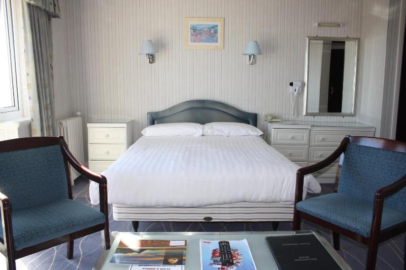 Double Room with Sea View image 4