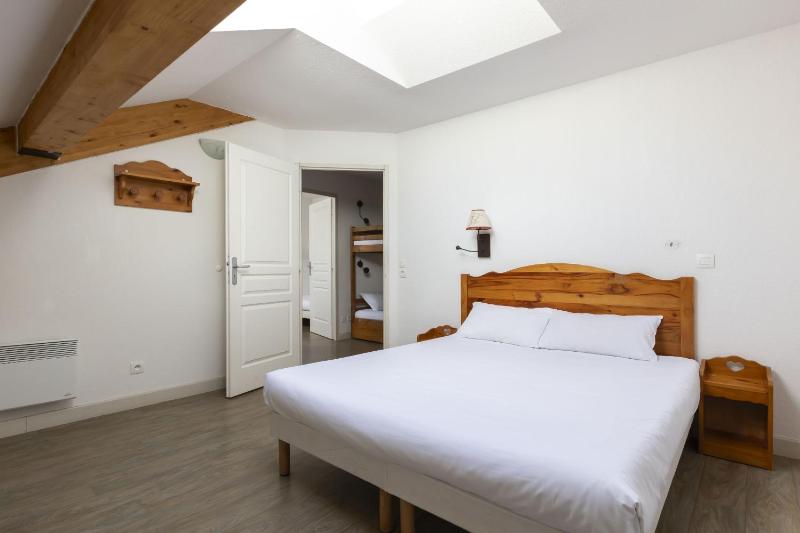 Three-Bedroom Apartment image 4