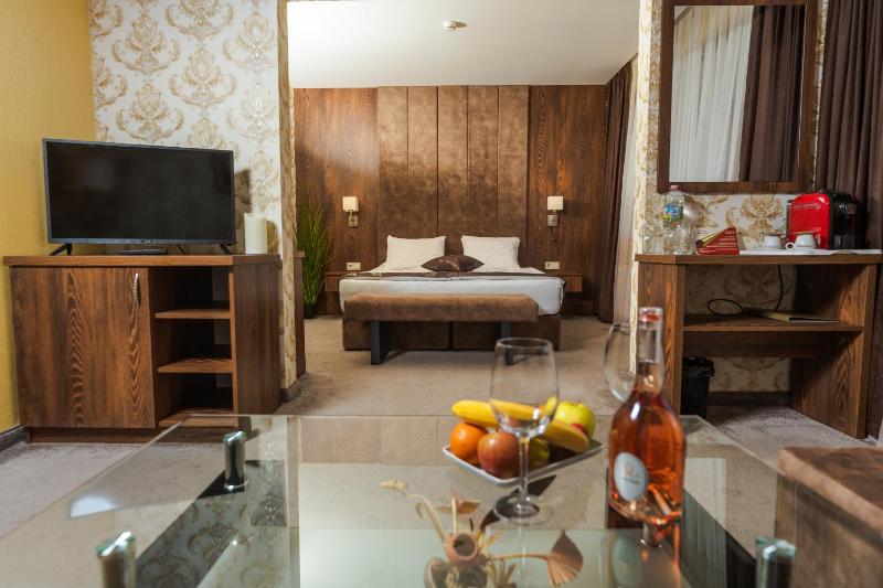 Junior Suite with Balcony image 3