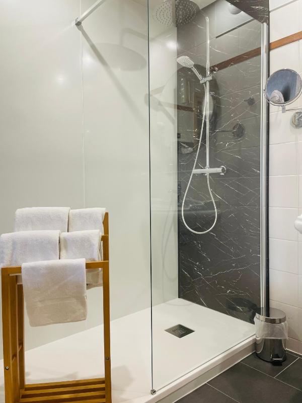 Double Room with Garden View image 1