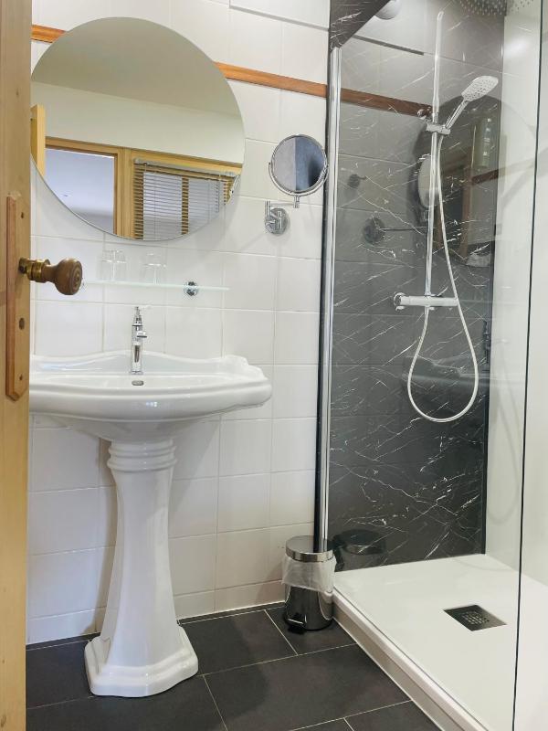 Double Room with Garden View image 3