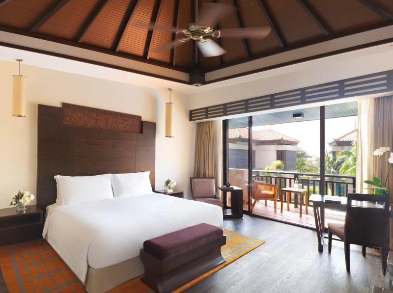 Premier Lagoon View Room image 3