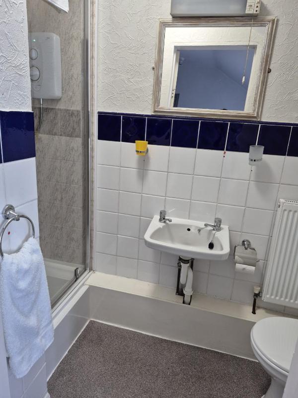 Standard Single Room with Shower image 3
