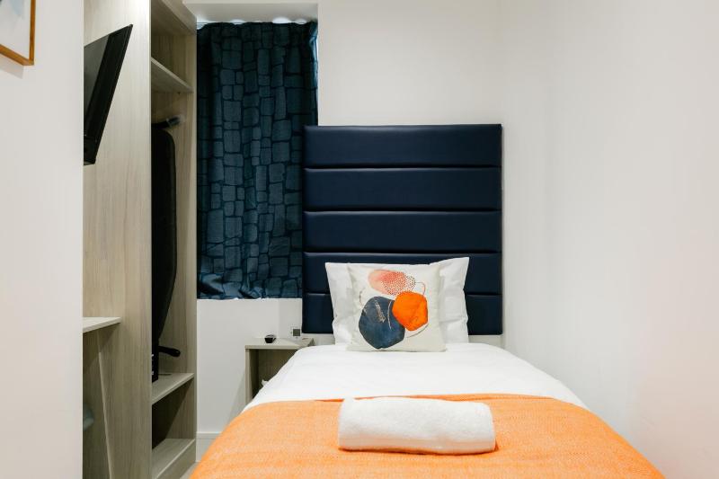 Standard Single Room image 4