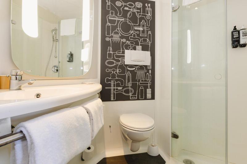 Standard Double Room image 2