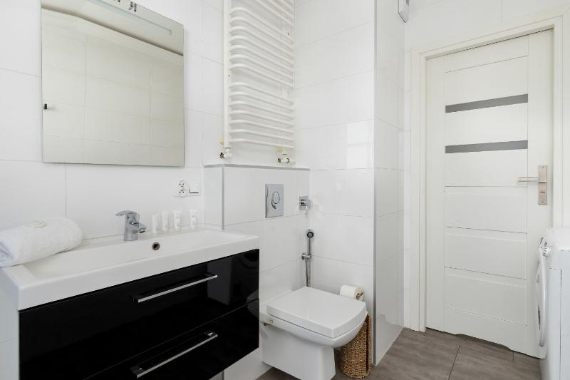 Exceptional Apartments in Sopot by Noclegi Renters - image 13
