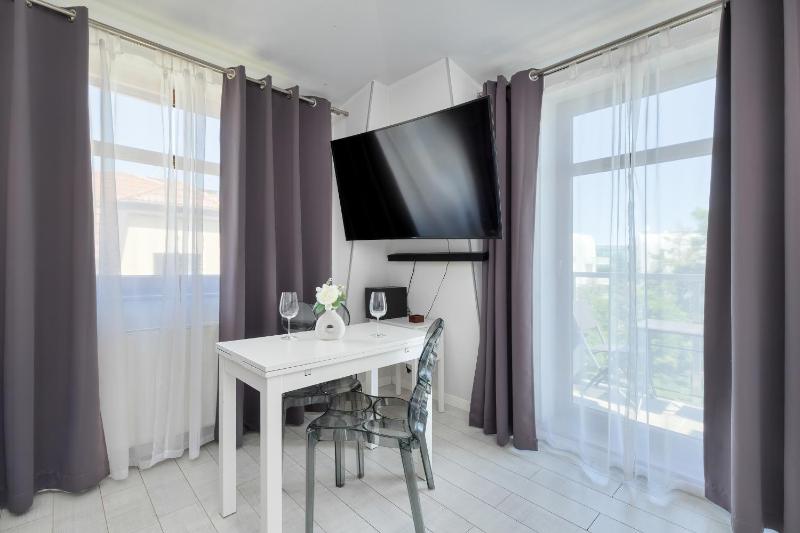 Exceptional Apartments in Sopot by Noclegi Renters - image 5