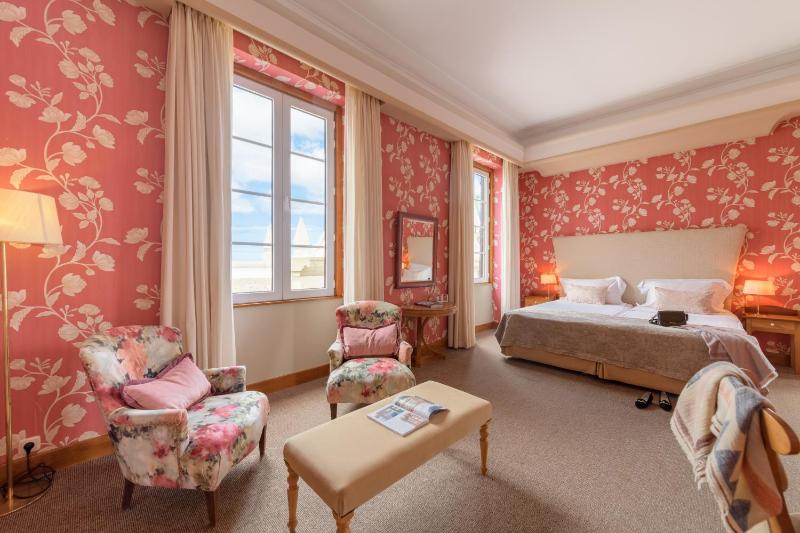 Standard Family Room image 4