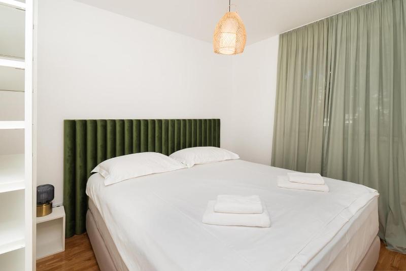 One-Bedroom Apartment with Sea View image 1