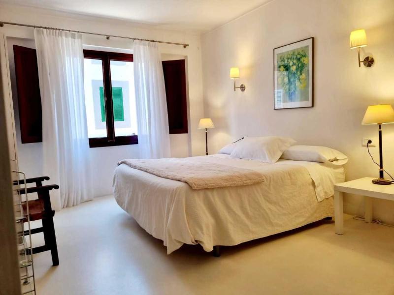Superior Double Room with Ensuite Bathroom image 1