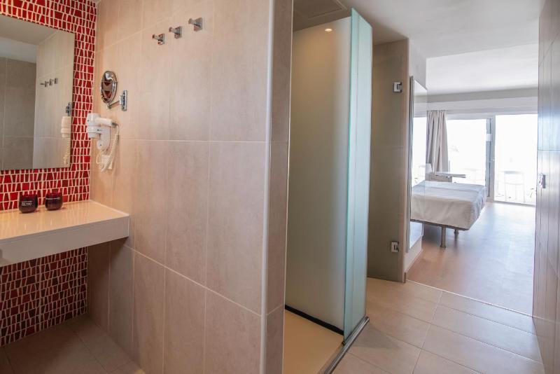 Basic Double Room image 4