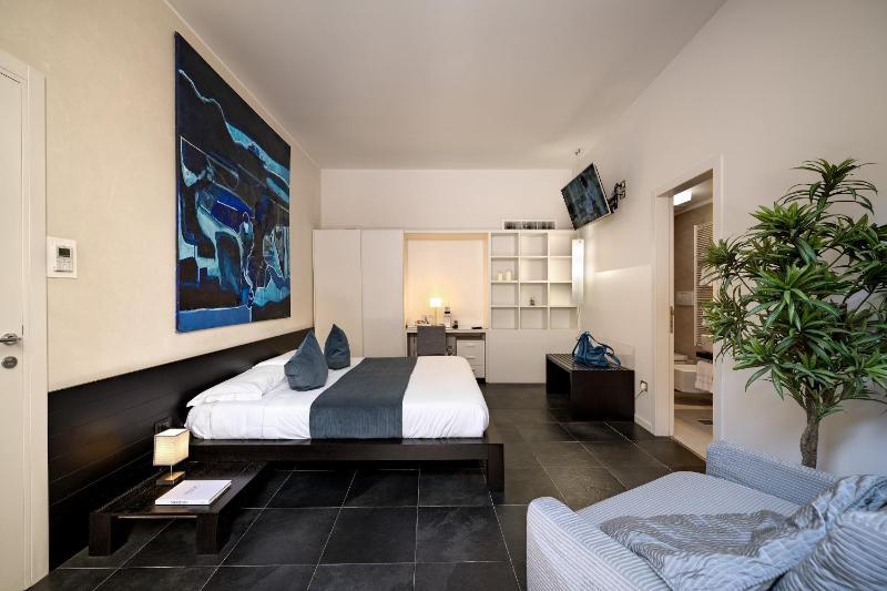 Deluxe Double Room image 4