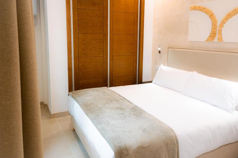 One-Bedroom Apartment image 1