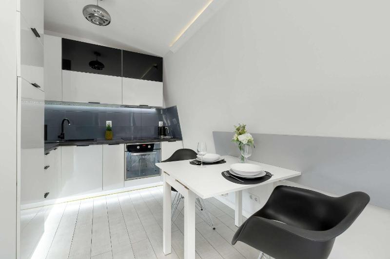Spacious Apartment in Sopot for 8 People by Noclegi Renters - image 12