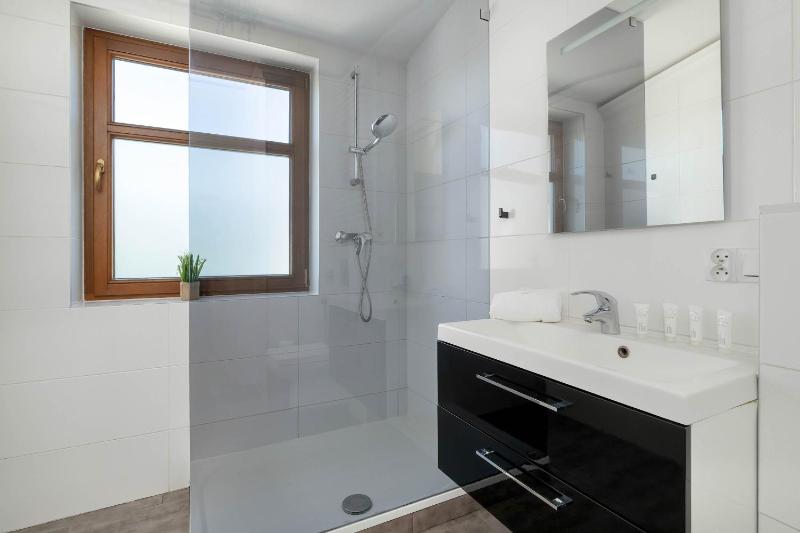 Spacious Apartment in Sopot for 8 People by Noclegi Renters - image 16
