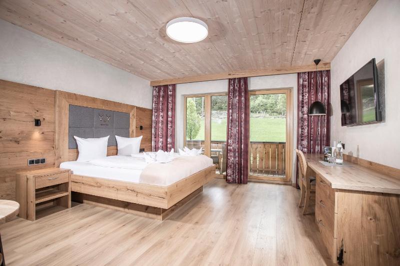 Double Room image 3