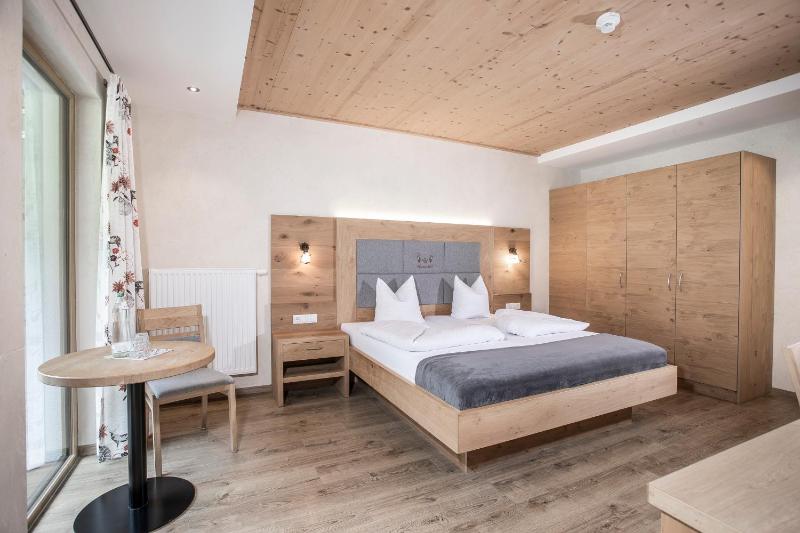Double Room image 4