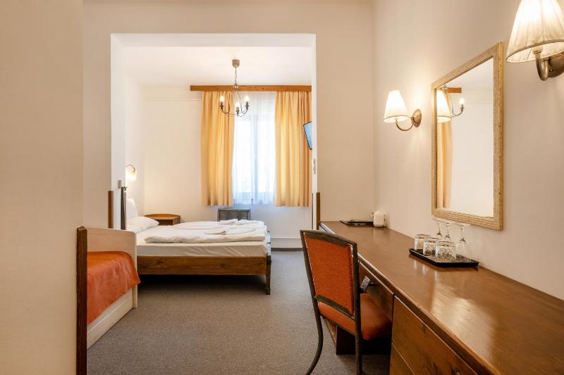 Double Room with Extra Bed image 4