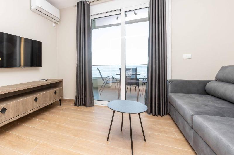 Studio with Sea View image 4
