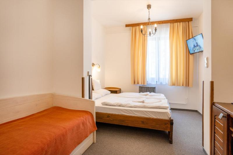 Double Room with Extra Bed image 3