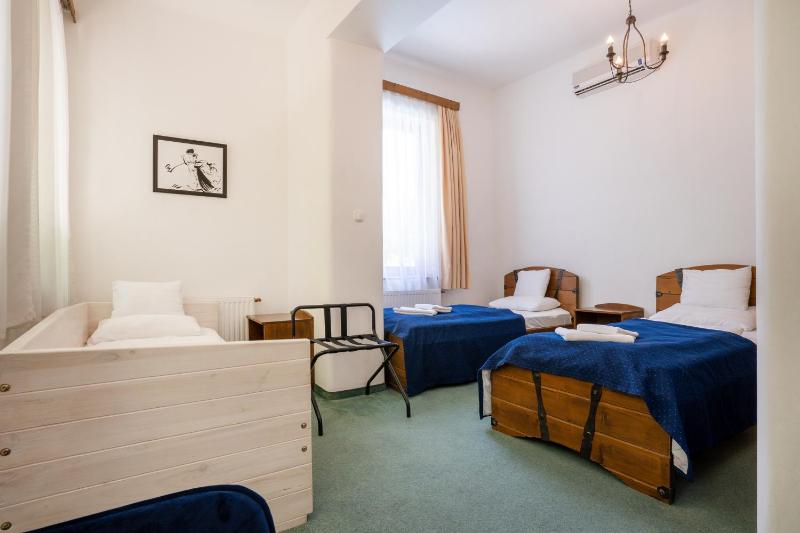 Double Room with Extra Bed image 2