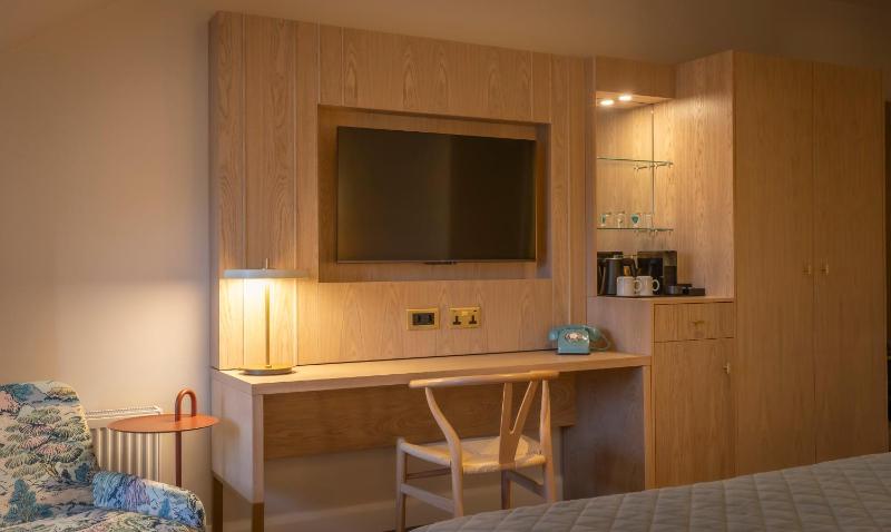 Double Room image 3