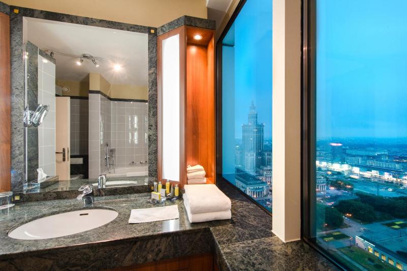 Business Suite Club Lounge Access image 3