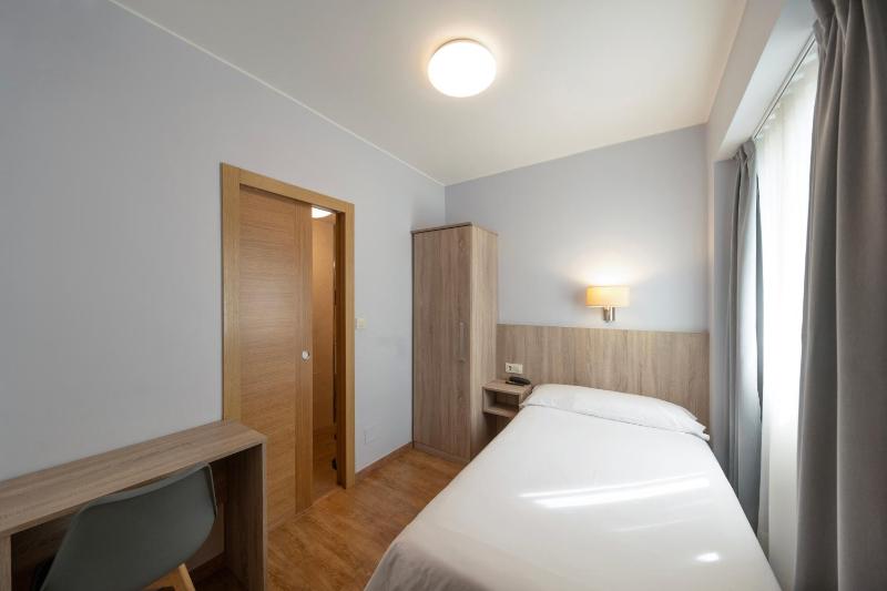 Single Room image 1