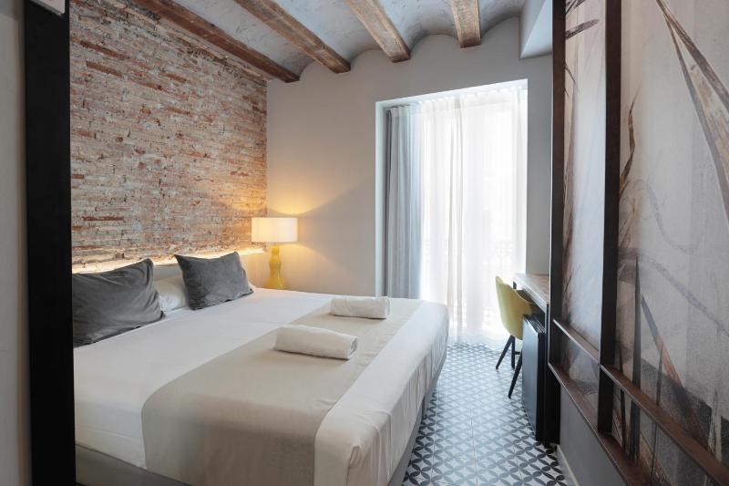 Double or Twin Room image 3