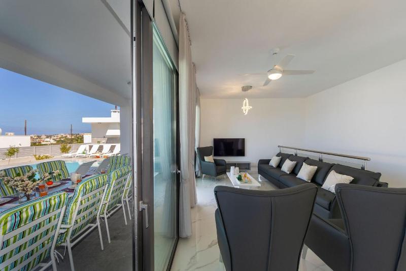 Luxury Paphos Villa Villa Adaris 5 Bedroom Villa Private Swimming Pool - image 14