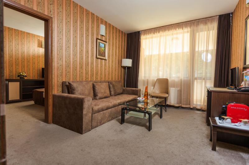 One-Bedroom Suite with Balcony image 3