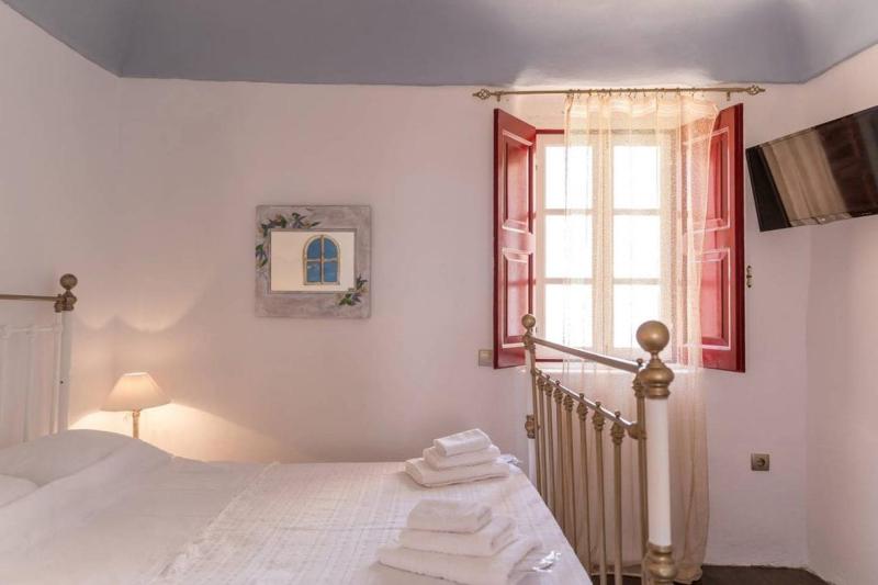Beautiful Oia Villa Spectacular Sea Views Sunset & Caldera Views Aegean - image 26