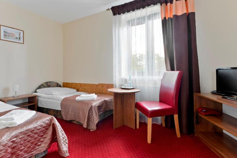 Basic Triple Room image 3