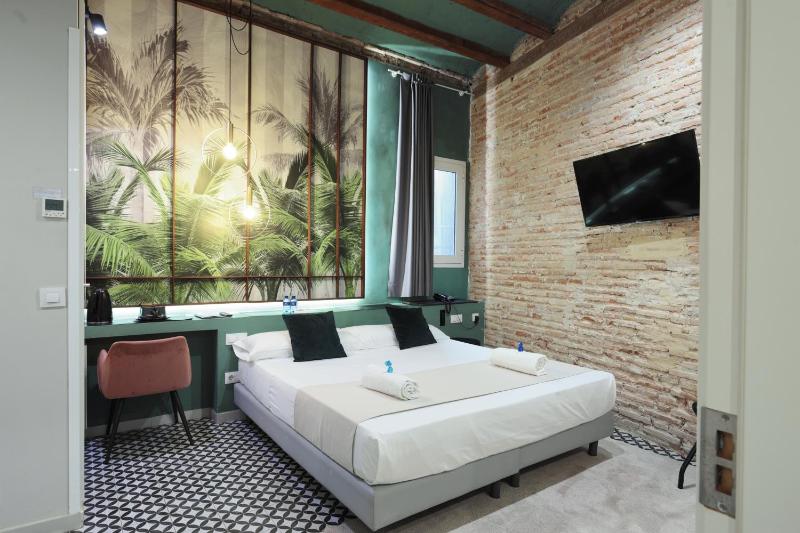 Double Room with Spa Bath image 1