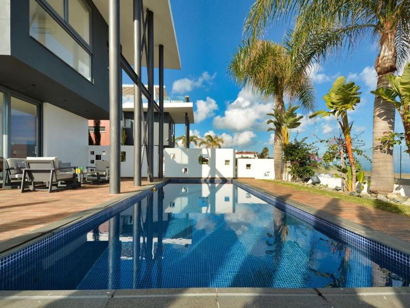 Villa Limni Dyo - Luxurious Contemporary 3 Bedroom Villa With Sea Views And Hot - image 7