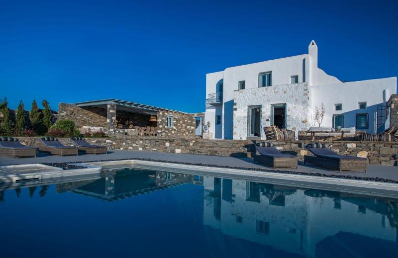 Luxury Paros Villa Superior Villa Private Pool Stunning Interior - image 9