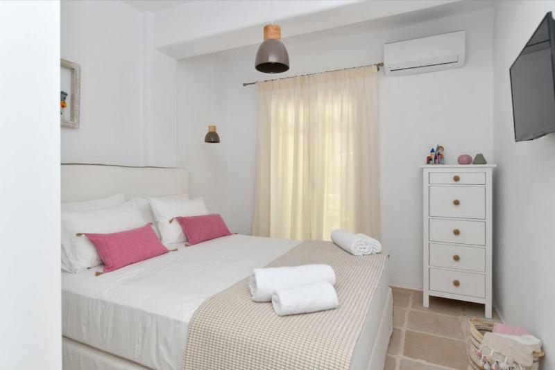 Luxury Paros Villa Villa Ianthe Striking Beauty 4 Bedrooms - image 12