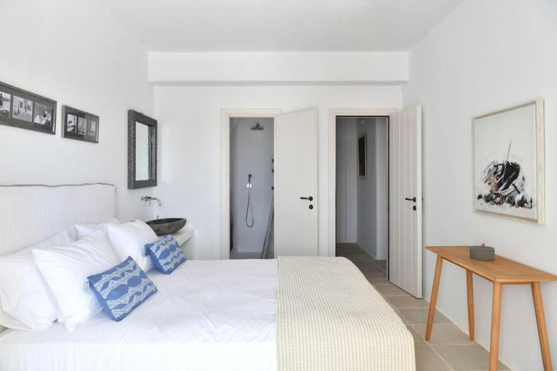 Luxury Paros Villa Villa Ianthe Striking Beauty 4 Bedrooms - image 22