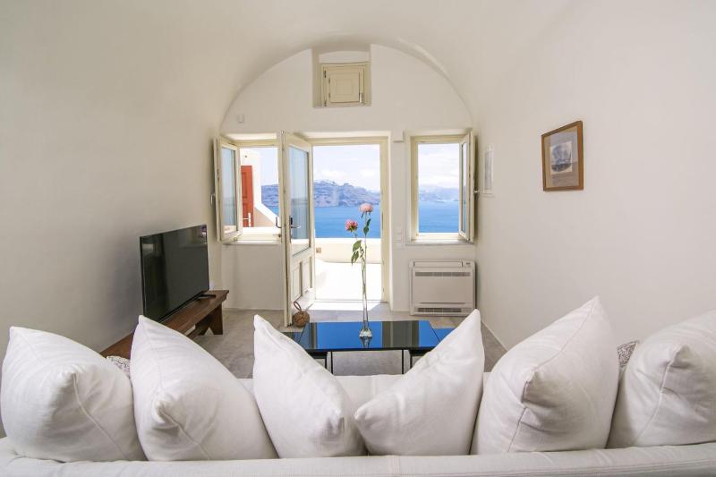 Elegant Santorini Villa Villa Spyros Villa Demi Private Hot Tub - image 8