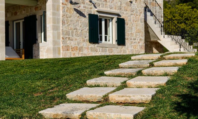 Elegant Brac Villa 4 Bedrooms Villa Shoreline Serenity Stunning Sea Views - image 23
