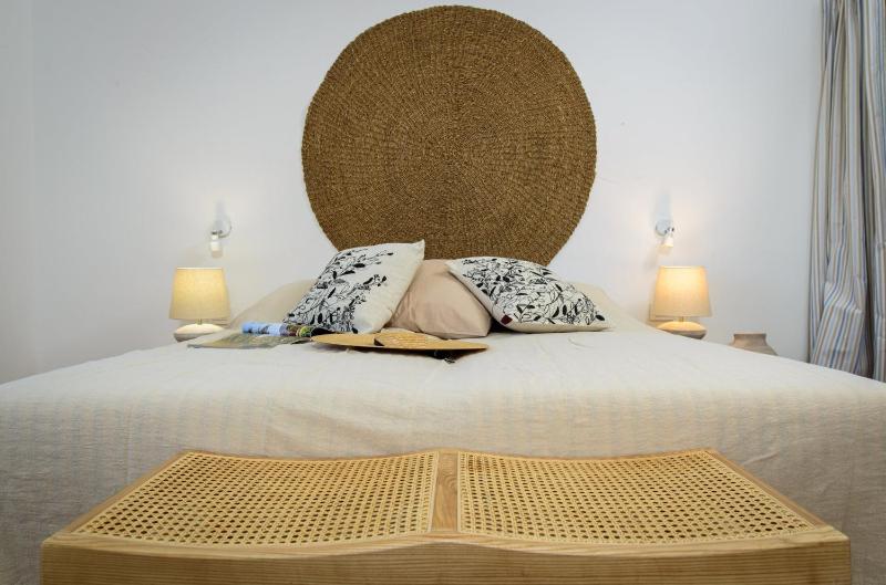 Elegant Brac Villa 4 Bedrooms Villa Shoreline Serenity Stunning Sea Views - image 16