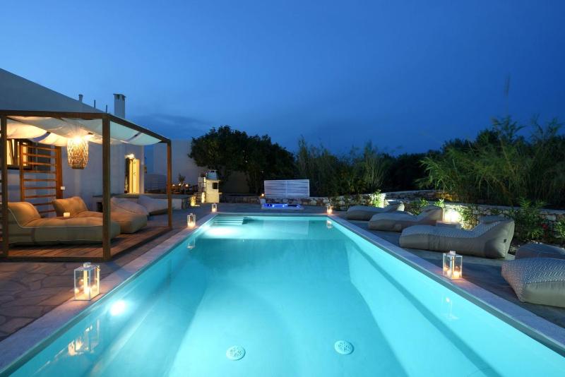 Executive Paros Villa Villa Aiolos Private Pool & Jacuzzi Villa Kostos - image 9