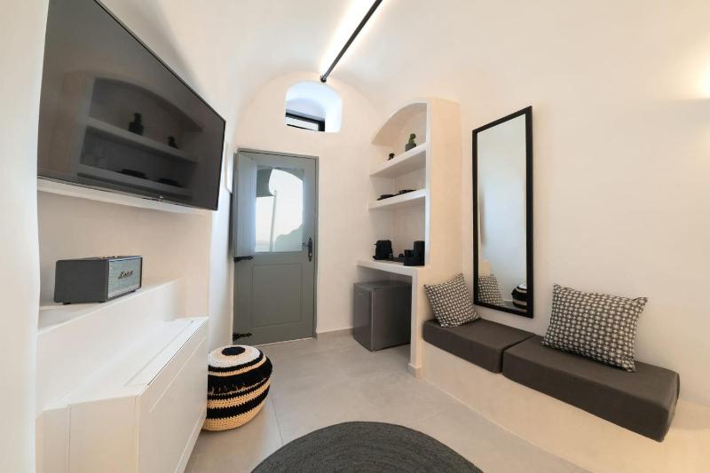 Splendid Santorini Suite Suite With Sea View And Hottub - image 22